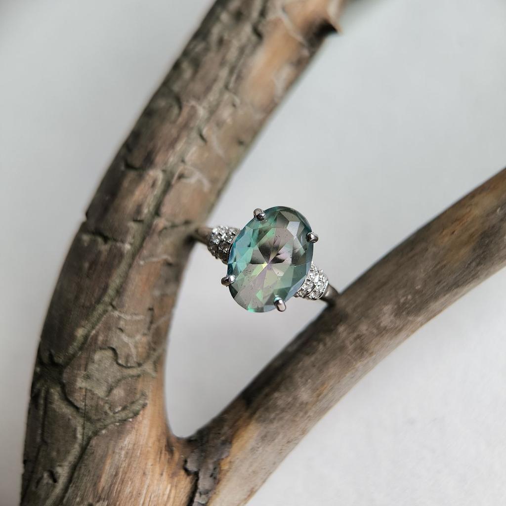 Серебряное кольцо с мистик топазом 3.78ct, вес изделия 4,04 гр (2190455)