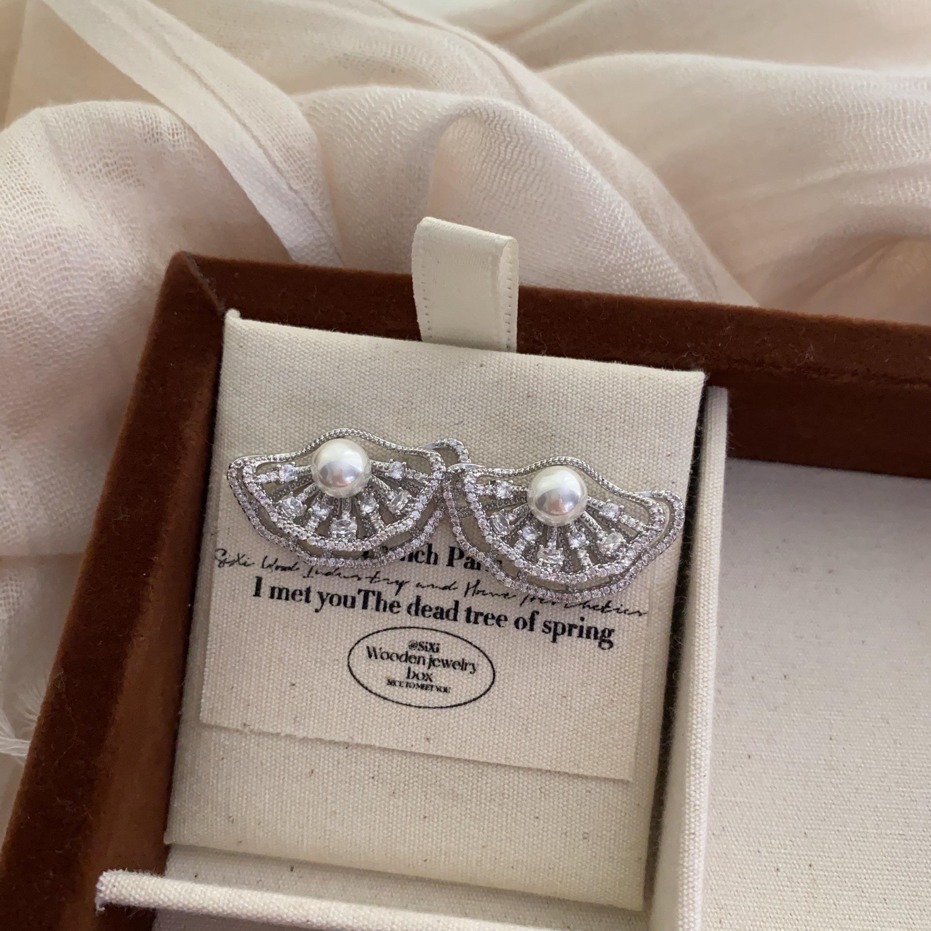 Unique niche design fan-shaped zircon hollow pearl stud earrings fashionable commuting versatile temperament elegant earrings women