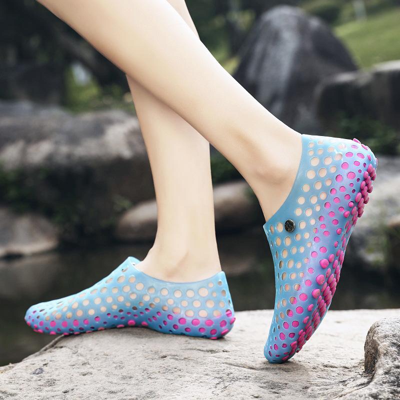 Vietnam Crocs Unisex Summer Beach Shoes, Non-slip Closed-toe Sandals for Men and Women