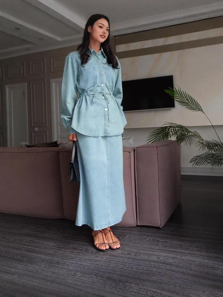 2025 Damen Hellblau Langarm Denim Hemdblusenkleid: Modischer europäischer und amerikanischer Stil für den Weg zur Arbeit