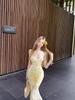 Urlaubsstil Träger rückenfreies Latzkleid Damen Sommer Blumenkleid Spice Girl Taille Fishtail Rock Hüftwickelkleid