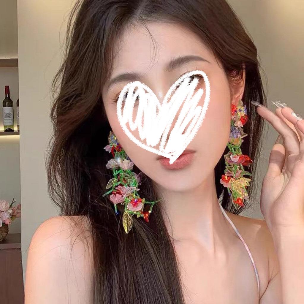 

Personalized design sense Color flower hand-woven stud earrings Women s spring and summer beaded flower leaf earrings Long earrings