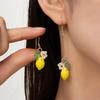 Collana con Ciondolo a Forma di Limone Giallo, Fiorellino e Foglia Verde, Catena Metallica Regolabile per Donna, Gioielli Estivi, Regali