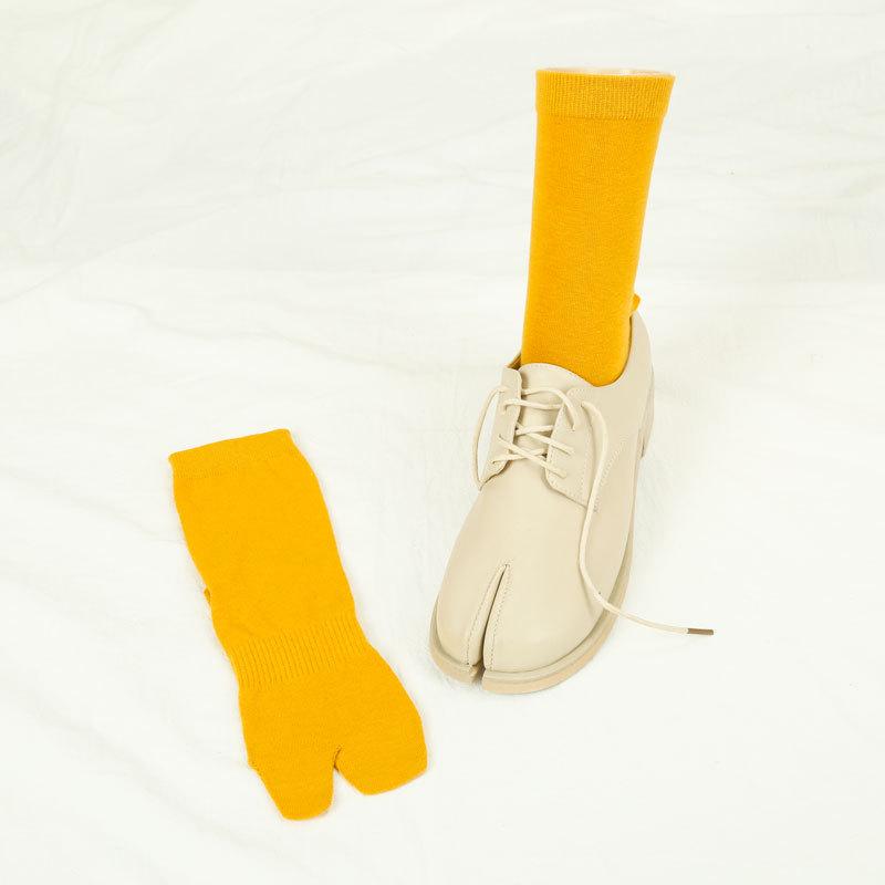 Calcetines de mujer hasta la pantorrilla con dos dedos divididos, color liso, estilo japonés, finos, diseño de pezuñas de cerdo