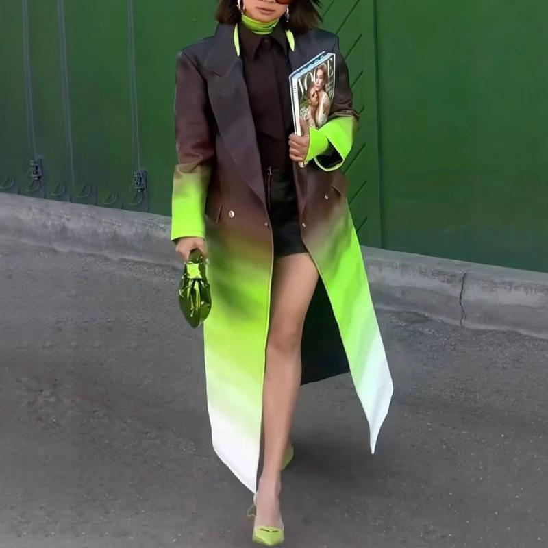 

Пуховик с градиентными пуговицами, карманами, длинными рукавами, свободного кроя, со стойкой S зелёный