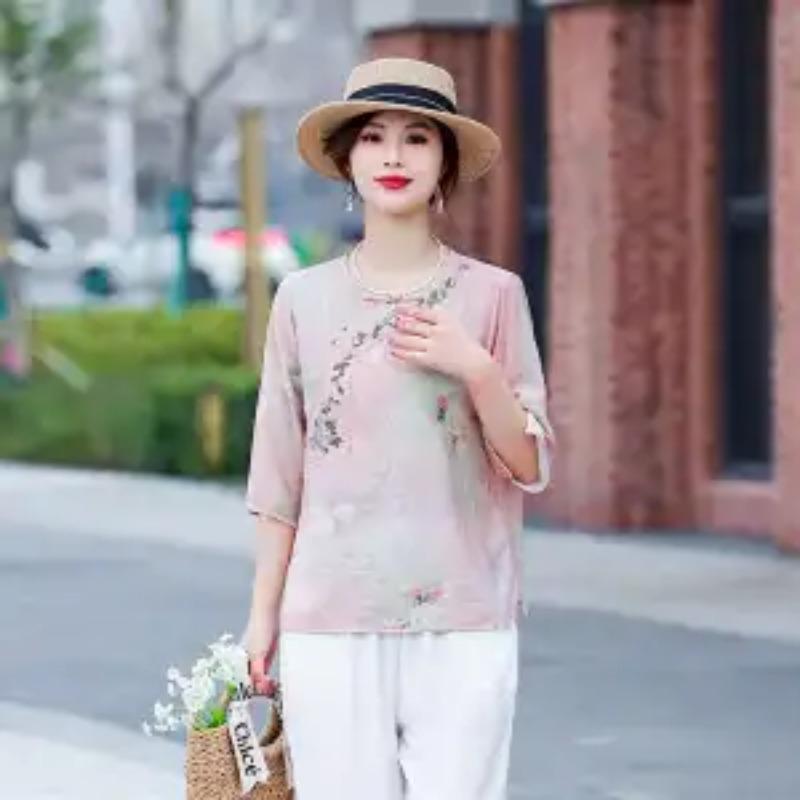 Women's Chinese Style Floral Embroidery Blouse Vintage Qipao-Inspired 3/4 Sleeve Loose Top for Middle-Aged