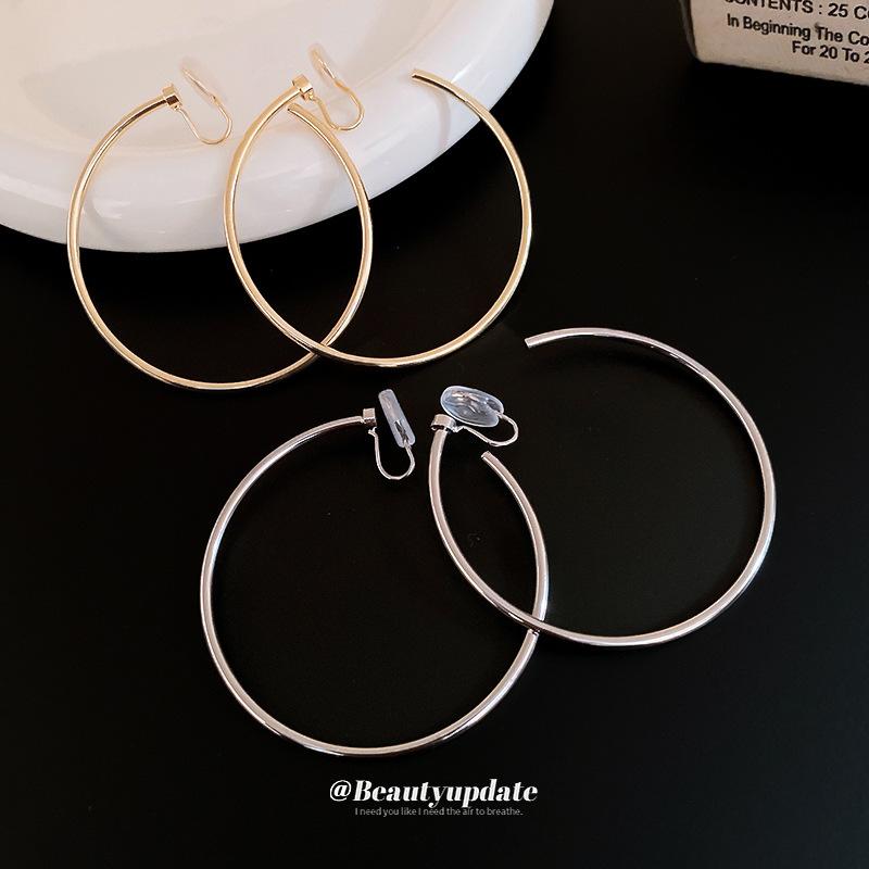 Round plain ring earclips, niche cold wind, personalized earrings, temperament earrings, light luxury