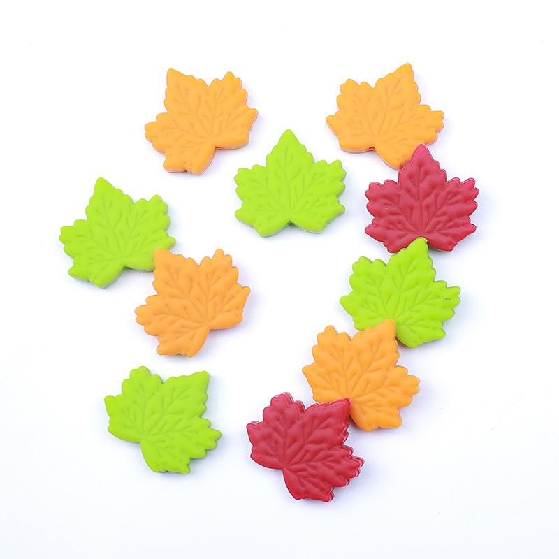 2Pcs Maple Leaf Fall Fashions Silicone Beads for DIY Keys Chain Loose Spacing Focal Beads Jewelry Making Necklaces Bracelets
