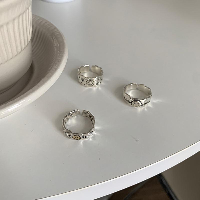 Schicker unregelmäßiger Smiley-Gesicht verstellbarer Ring für Damen in zeitgenössischer koreanischer Ästhetik mit 925er Silber