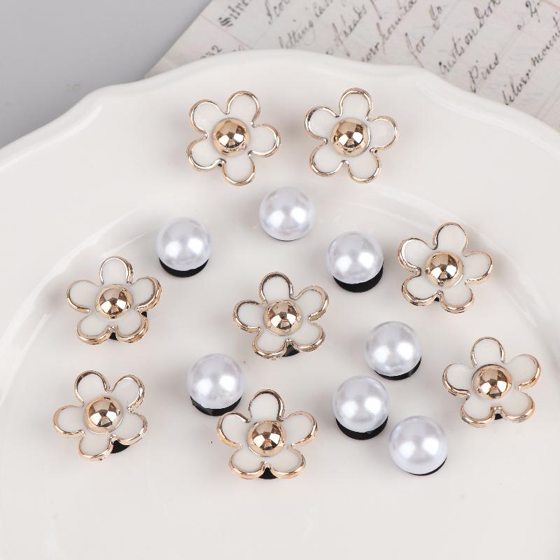 16Pcs Fashion Shoe Charms Set Accessories Hole Shoe Buckle Summer Cute Pearl Daisies 3D Shoes Decorations