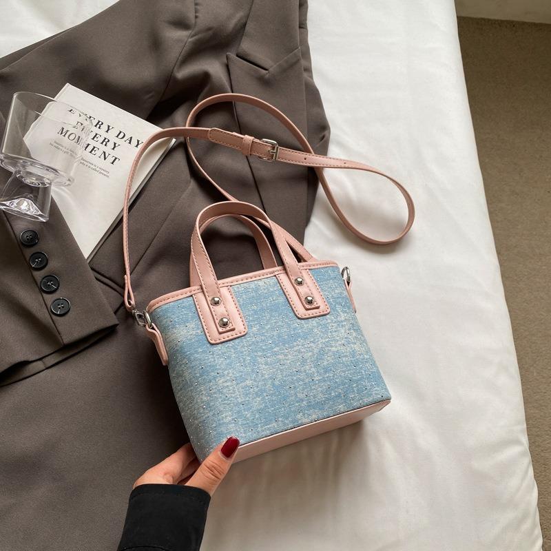 

Summer popular contrasting color small bag women s new fashion versatile messenger bag portable bucket bag