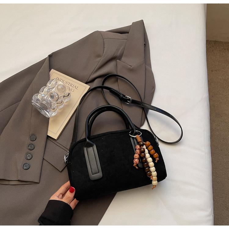 Vintage matte handbag women's 2025 new niche bowling pillow bag commuter shoulder messenger bag