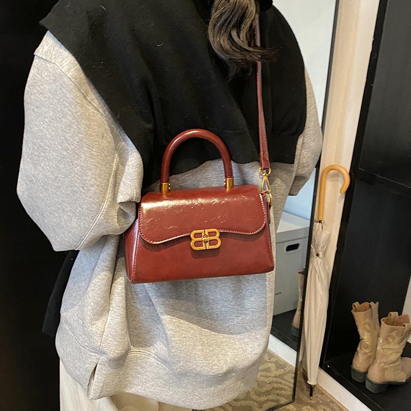 

Осень и зима зарубежный стиль женская сумка 2025 новая корейская версия трендовая модная универсальная на плечо мессенджер 22*8*14 красный