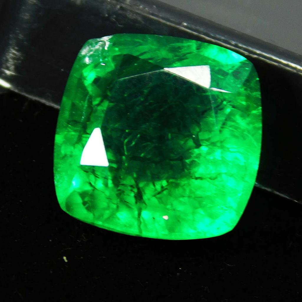 Cushion Cut Natural CERTIFIED 8 Ct Green Colombian Emerald Loose Gemstone A-3505b