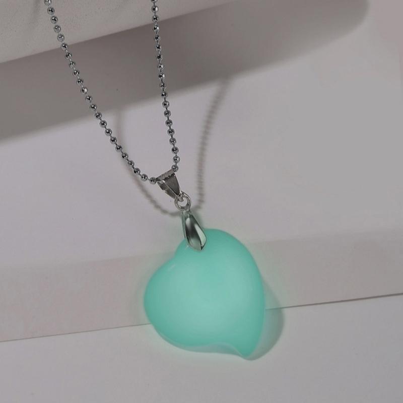 Novel Natural Stone Green Luminous Pendant Temperament Irregular Loves Heart Stone Crystal Necklace Gift Trend Jewelry