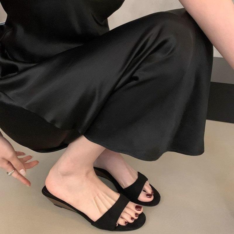 Fashion Summer New Round Toe Suede Open Toe Flip-Flops Women's Soft Sole Non-slip Wear-resistant All-match Kitten Heel Shoes