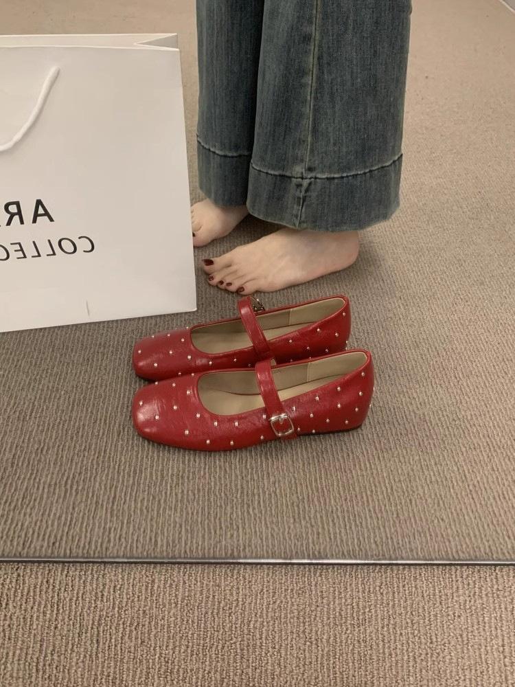 

Весна 2025 года, новые корейские ретро-балетки с заклепками, квадратная головка, плоская подошва, одинарные туфли с пряжкой из одного слова, увеличивающие внутреннюю высоту, туфли Мэри Джейн 39 красный