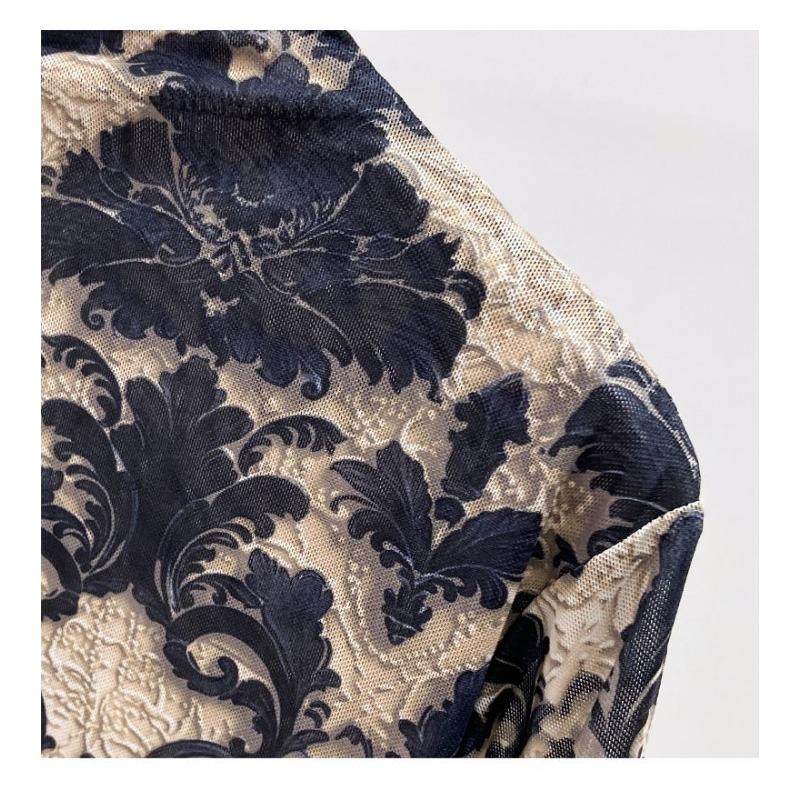 Noble and Sophisticated Trendy and Fashionable Long Sleeved Top with Mesh as the Base Layer