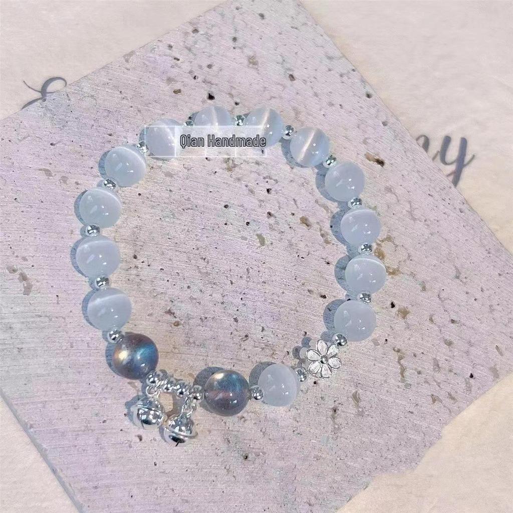 Graues Mondlicht Glas Schmetterlingsarmband - Trendiges, vielseitiges Design für Frauen und Studentinnen