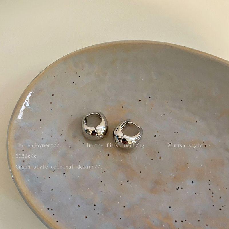 

Accessible Luxury Women s Fall and Winter Stud Earrings Best Selling Square and round Face Simple Bracelet Silver small fat Pier ear ring