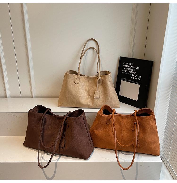 Bolsa de Ombro Versátil de Camurça Slouchy 2025 com Design de Nicho Quadrado