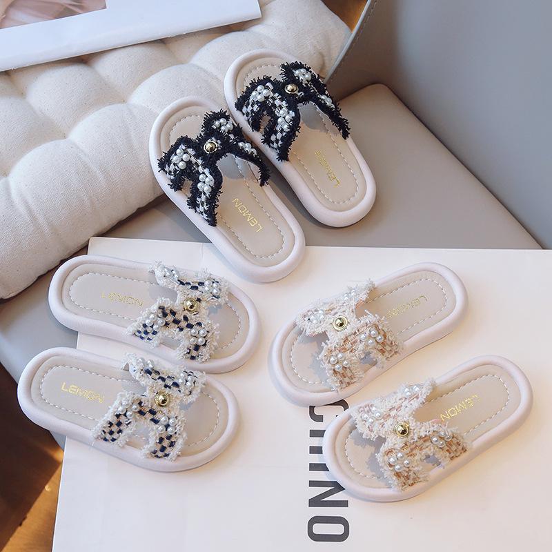 2026New Summer Girls' Slippers Fashionable baby slip-on sandals with soft soles and pearls