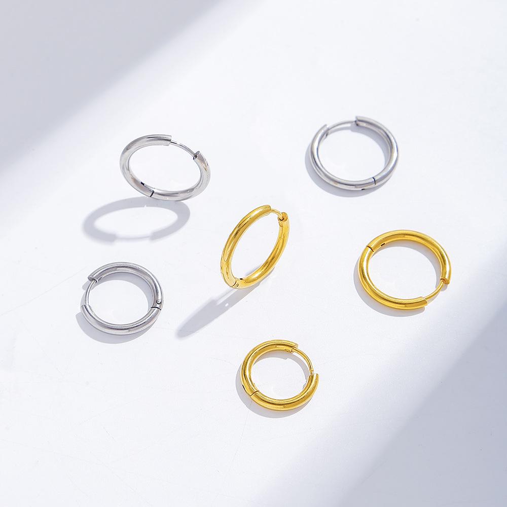 Europäischer & Amerikanischer Modenischendesign Süße Edelstahl-Kreisohrringe & Ohrmanschetten-Accessoires.