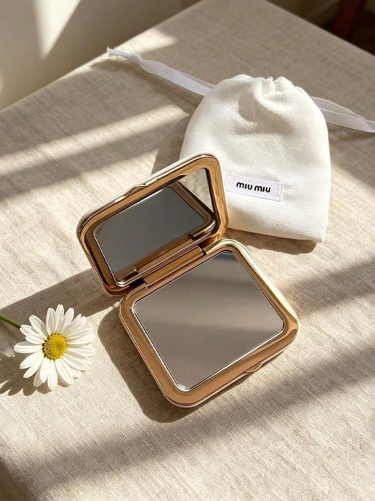 MIUMIU Specchietto Compatto Trapuntato Bianco Portatile Mini Specchio per Trucco a Doppia Faccia con Custodia per Viaggio da Donna