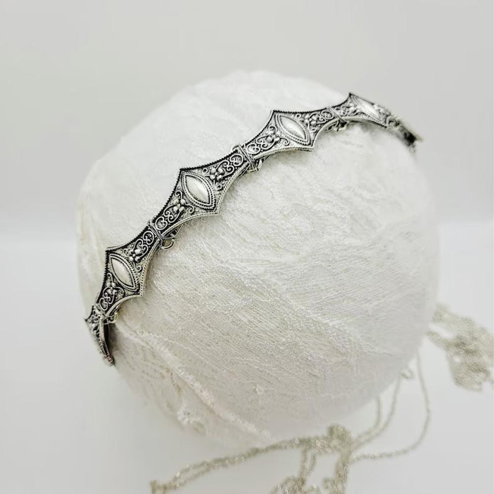 

Vintage Metal Crown Headpiece Princess Queen Headwear Cosplay Women Baroque Wedding Party Headband Accessories Props Gifts