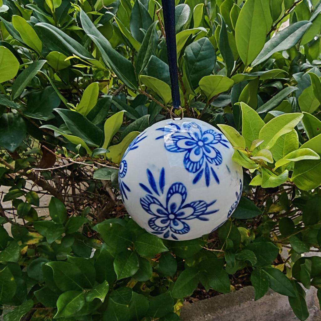 Blauer und weißer Jingdezhen Keramikkugel-Anhänger - Auto- und Weihnachtsdekoration.