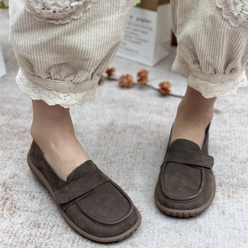 

Модная женская обувь ручной работы из натуральной кожи 2025 новая ретро-стиль с мелким вырезом на ремешке плоская подошва обувь для мамы мягкая подошва 250