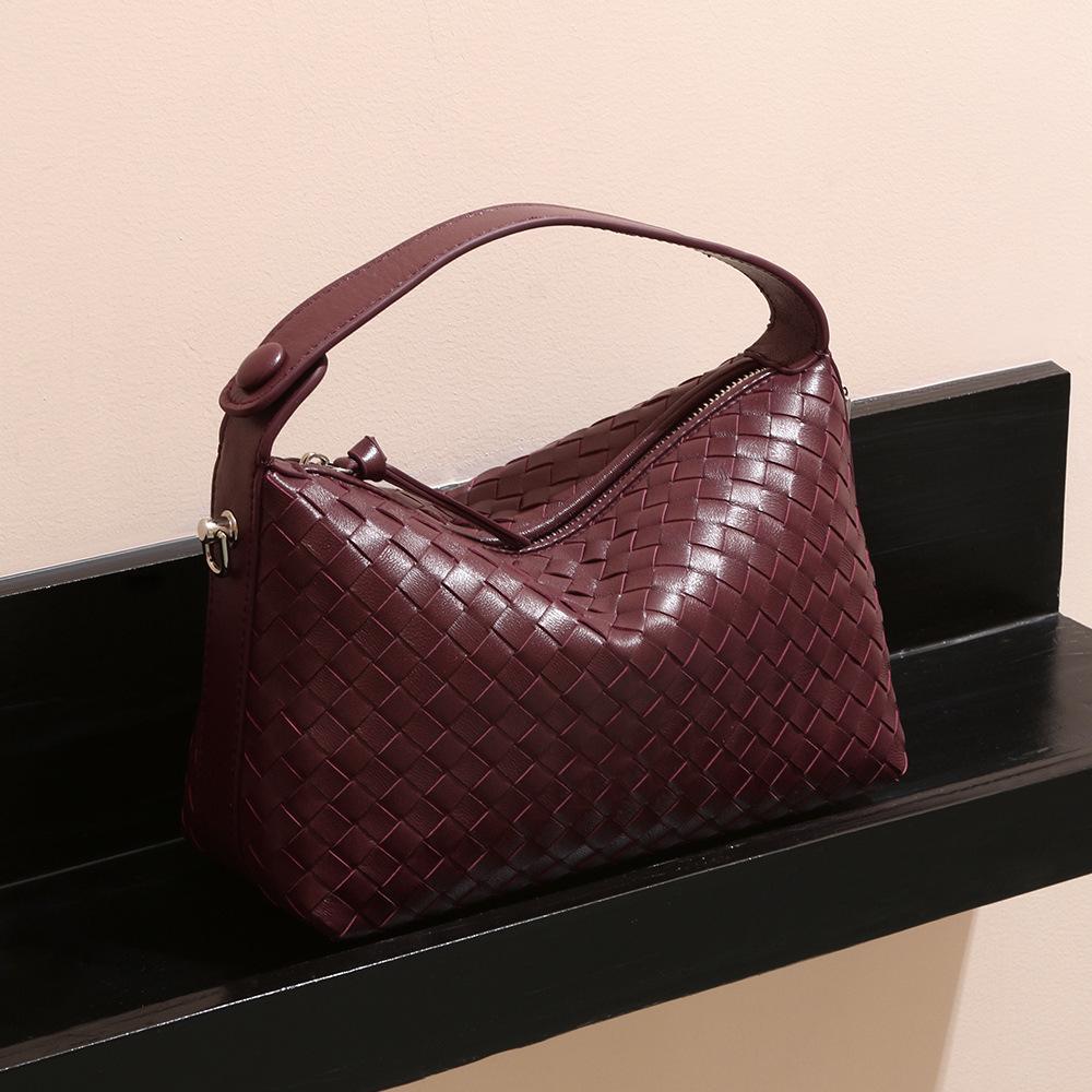 Lambskin Woven Bag, Genuine Leather Pillow Bag, Women's Retro Commuting, High-end Handbag, Large-capacity Messenger Shoulder Bag.