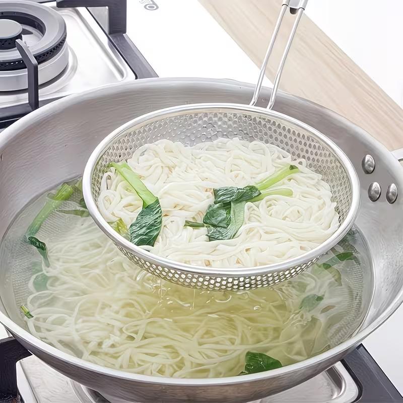 Escumadeira de Malha Fina em Aço Inoxidável com Cabo de Madeira Coador de Cozinha para Fritar Óleo de Cozinha Filtragem de Massa Macarrão