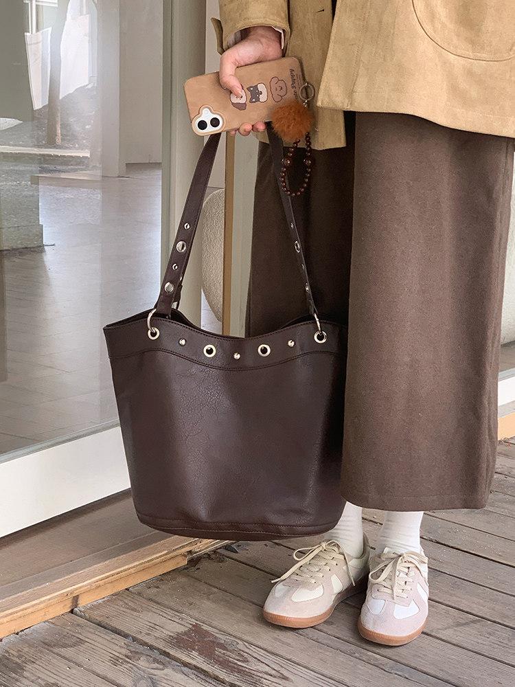 Large Capacity Punk Locomotive Style PU Leather Women's Shoulder Bag Fashi Rivets Ladies Handbag Versatile Female Tote Bag