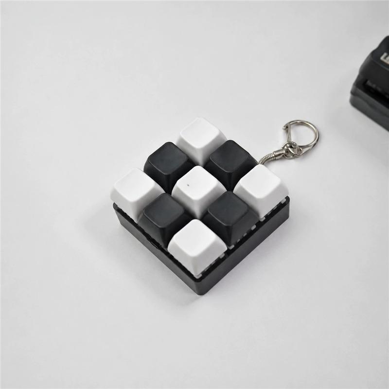 Kawaii Mini Mechanical Keyboard Clicker Fidget Toy Portable Keychain ASMR Sound Stress Relief Backpack Pendant Portable Gift Toy