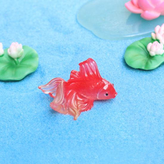 Miniaturfische für Bastelarbeiten Mini-Falsche Goldfischfigur Winziges Harz-Simuliertes Fischmodell für Feengarten-Zubehör Mikro-Landschafts-Terrarium