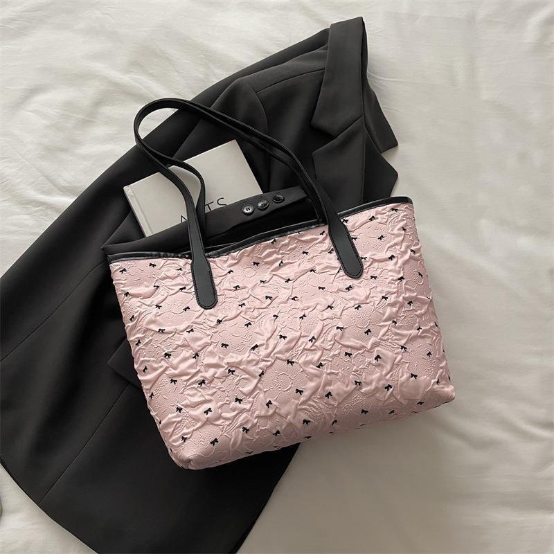 Go To Work Portable Large-capacity Bag Women's New Fashion Polka Dot Tote Bag Sweet Shoulder Armpit Bag