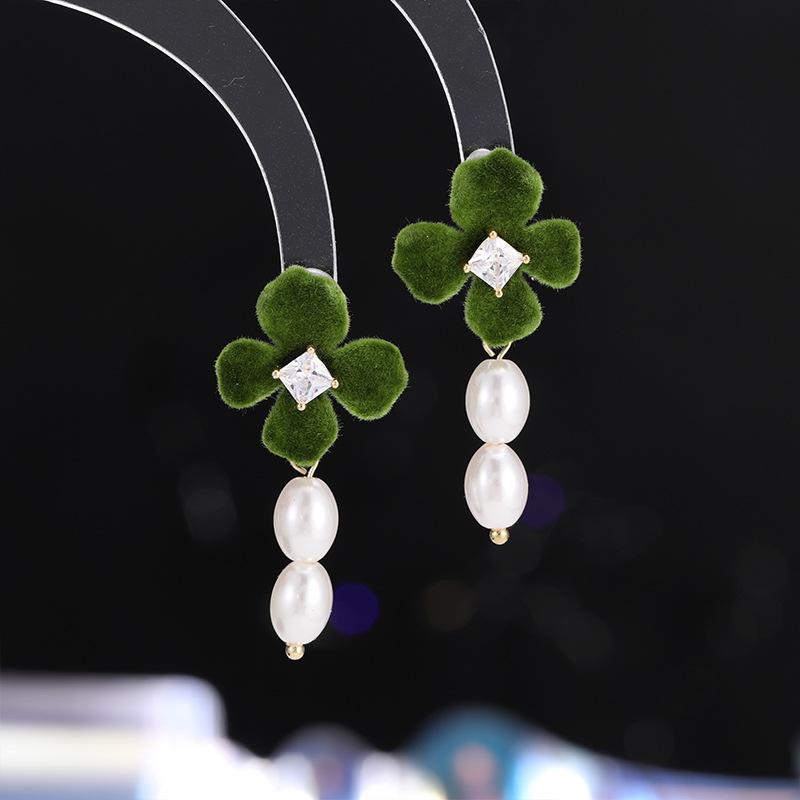 

Новые осенне-зимние ретро-серьги с подвеской в виде красного цветка и жемчуга S925 серебряные игольчатые серьги высокого класса для знаменитостей