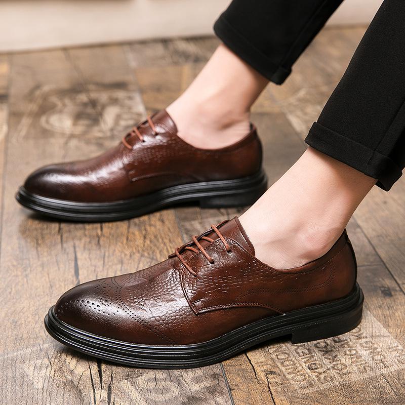 Men's Brogue Leather Formal Shoes - Retro British Pointed Toe for Spring & Autumn