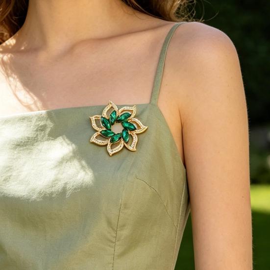 Flower Brooch Pin for Women, Rhinestones Inlaid Brooch Pin for Dress, Coat, Shawl Gift for Mother, Wedding