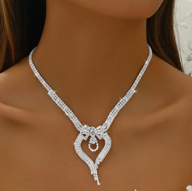 Halskjede Øredobber Armbånd Smykker Tredelt Sett Brudesmykker Halskjedesett med Nakne Diamanter