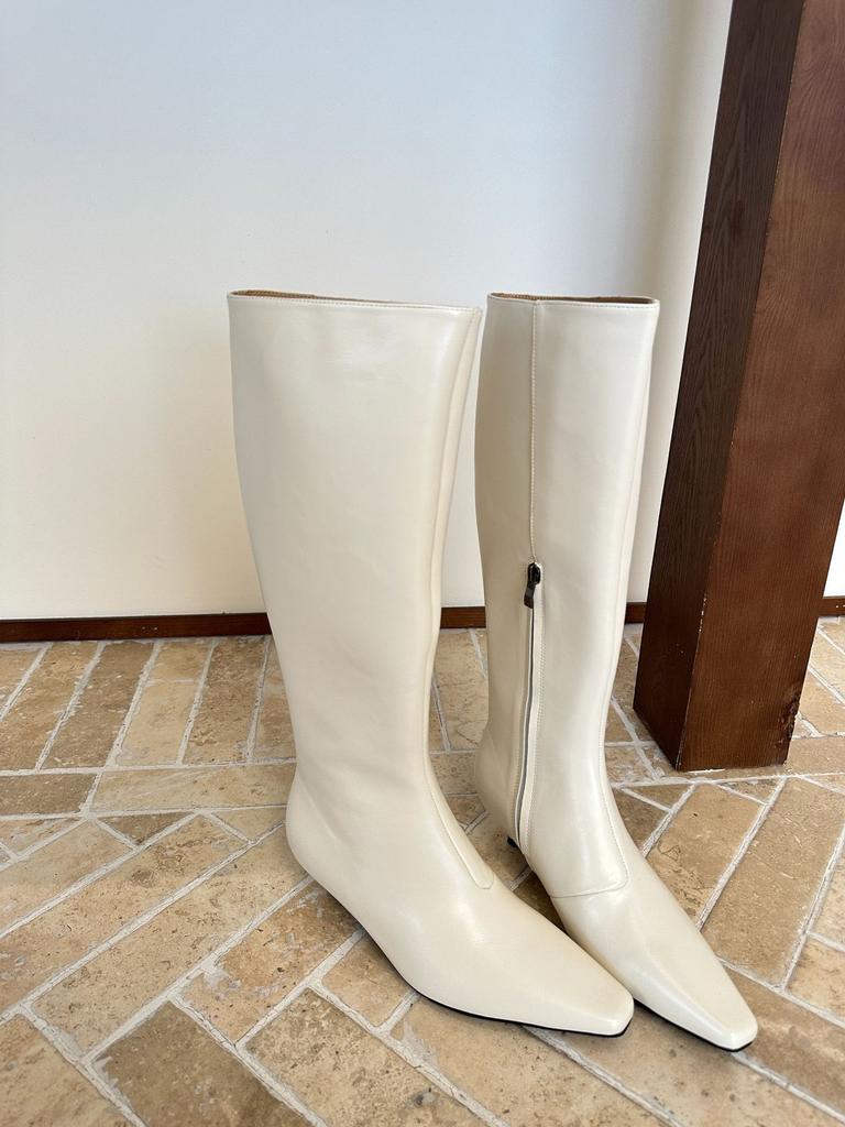 Retro boots 2025 spring new wide tube women's soft leather knight boots slim low heel but knee high boots