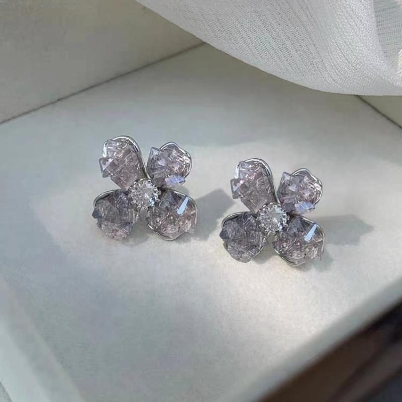 Fashion light luxury high-end stud earrings small fresh flower series earrings sweet and exquisite niche versatile daily earrings