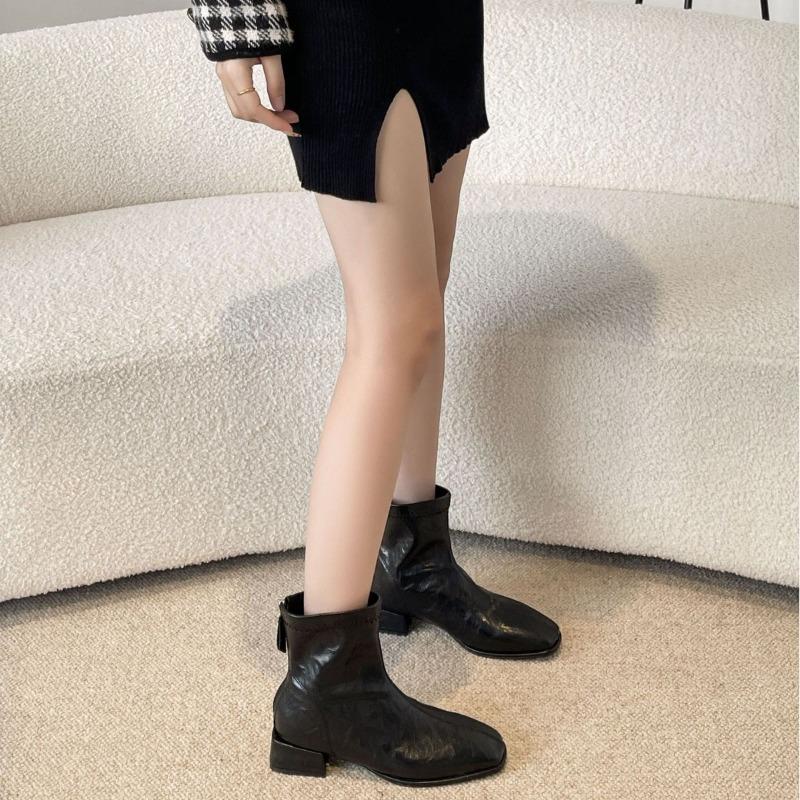Wide and Low-heeled Martin Boots, New Square-headed Thick-heeled Versatile Hand-scratched Short Boots for Women In Autumn and Winter