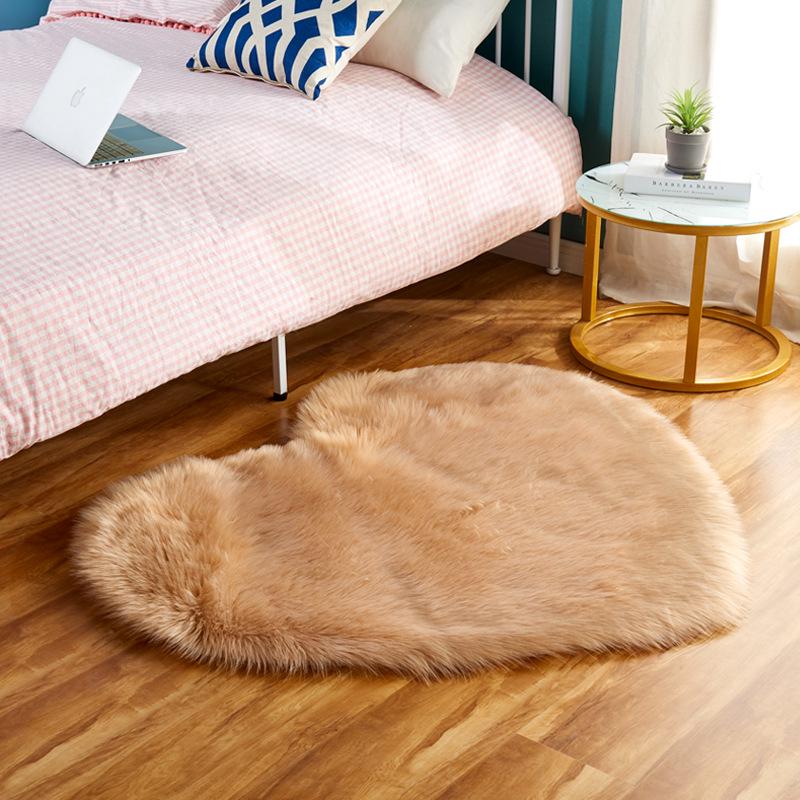 Heart-Shaped Plush Carpet - Long Hair Bedroom Bedside Sofa Mat