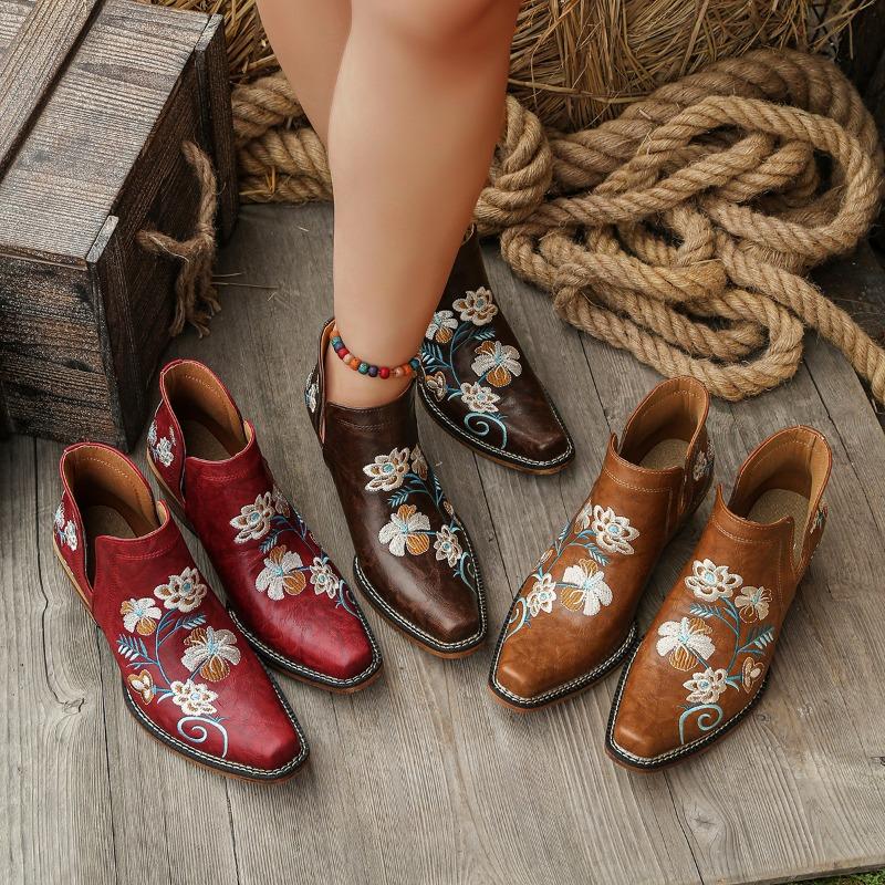 New Western Embroidered Square Head Short Boots for Women, Retro Thick Heel V-mouth Large Size Women's Boots