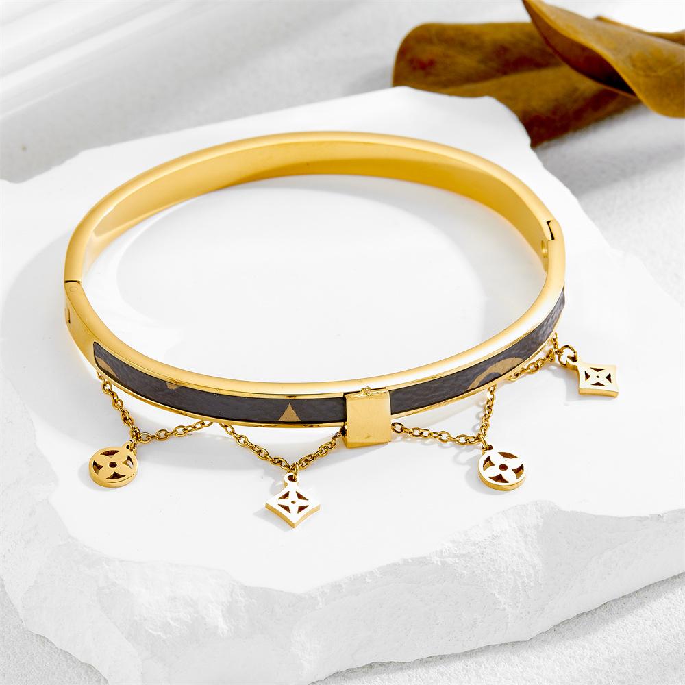 2026 European and American Simple Ins Style High-end Sense Four-leaf Flower Chain Buckle Bracelet Bracelet Light Luxury Temperament