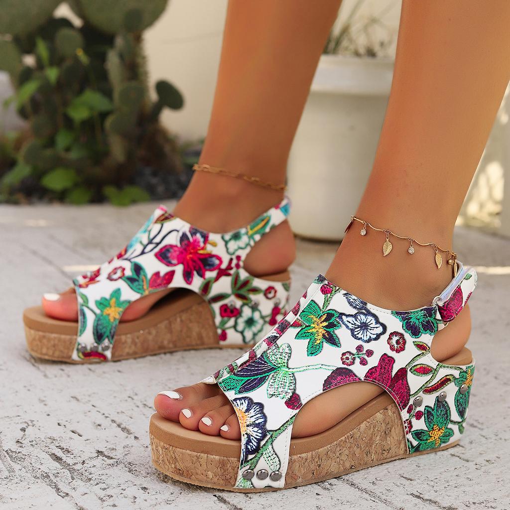 Fashion The 2025 summer new fashion height-increasing Chinese-style flower-themed large-sized casual sandals from Europe and America