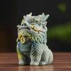 Sandstein Pixiu (Fabelwesen) Figur, ein Dekorationsartikel für Büroschreibtische und Arbeitsplätze, mit einem Qilin (Fabelwesen)