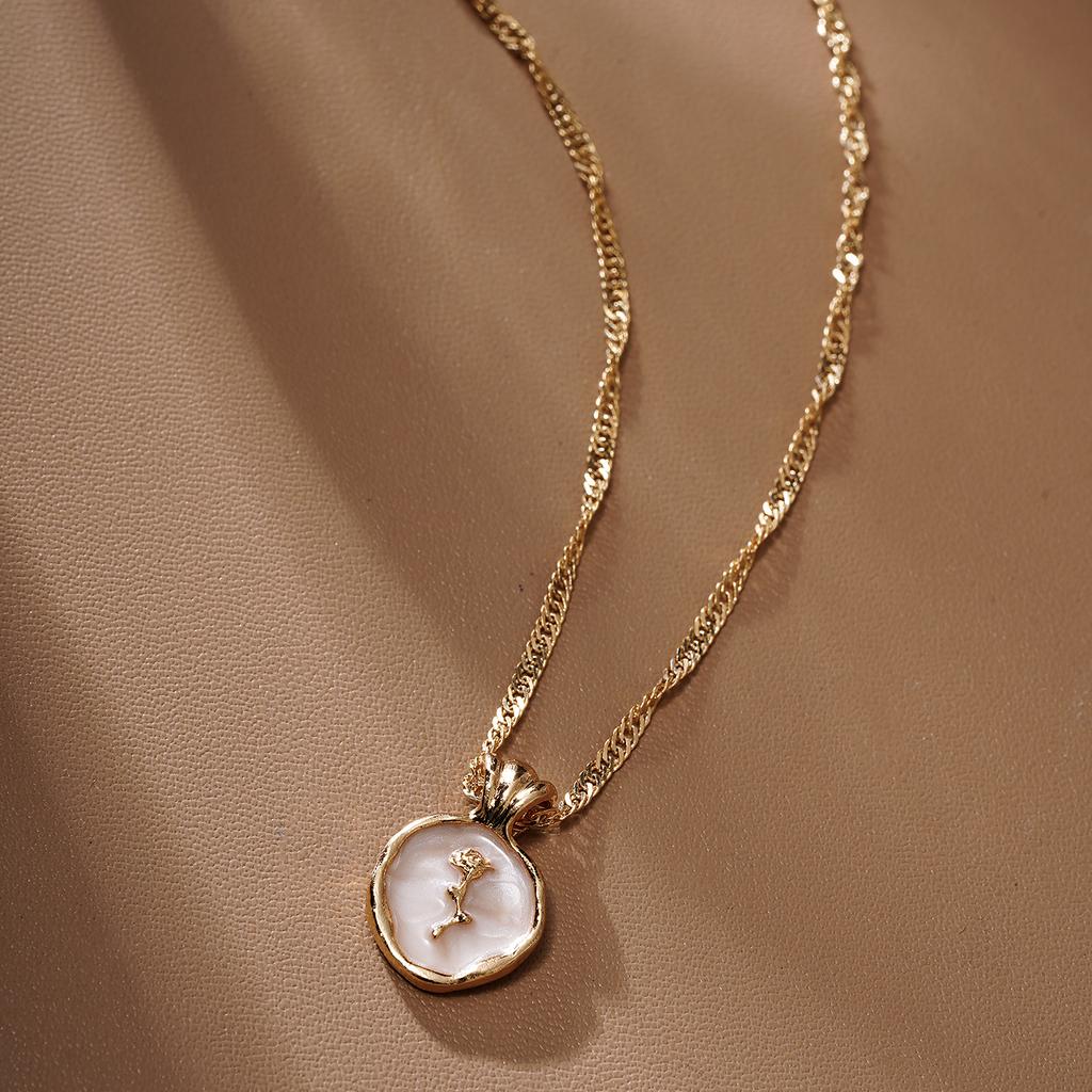 French Retro Gold Color Rose Necklace Fashion Metal Circle Pendant Clavicle Chain Necklace For Women Elegant Jewelry